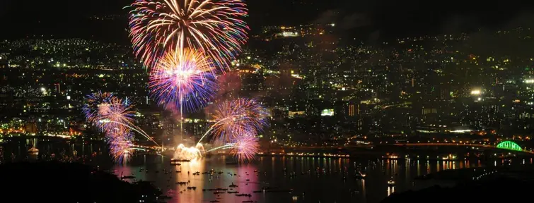 Feux d'artifices à Hiroshima. Feux d'artifices Hiroshima