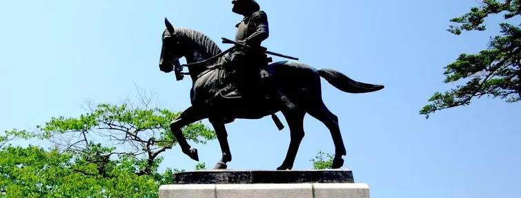 Une statue de samouraï à Sendai.