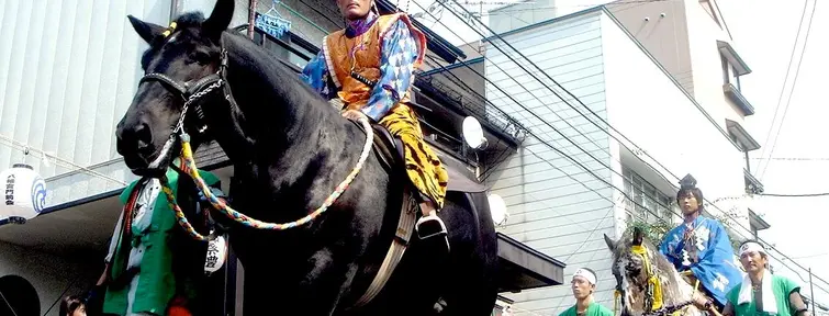 Parade de chevaux dans les rues de Morioka, à l'occasion du festival Chagu Chagu Umako (2e samedi de juin).