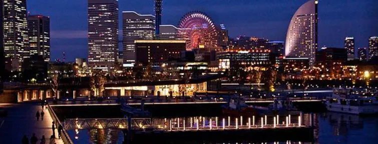 El puerto de Yokohama por la noche El puerto de Yokohama por la noche