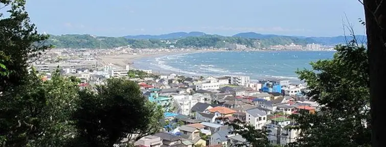 Vista a la bahía de Kamakura desde el templo Hase-dera. Vista a la bahía de Kamakura desde el templo Hase-dera.