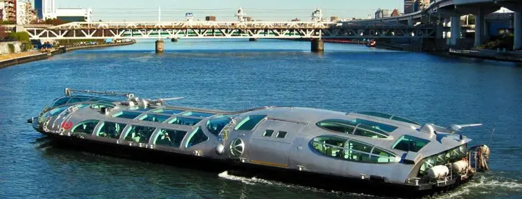 El barco bus de Tokyo que sale de Asakusa hasta Odaiba por el río Sumida.
