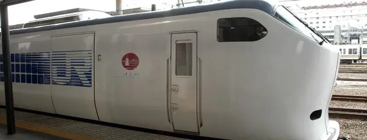 Le Kansai Airport Express Haruka, le train reliant l'aéroport du Kansai aux principales villes des alentours comme Osaka ou Kyoto Le Kansai Airport Express Haruka, le train reliant l'aéroport du Kansai aux principales villes des alentours comme Osaka ou Kyoto