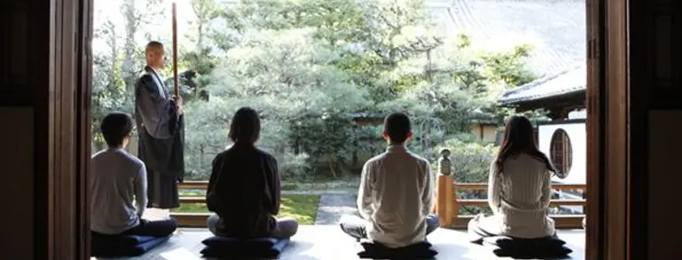 Zazen in Ryosoku-in temple Zazen in Ryosoku-in temple