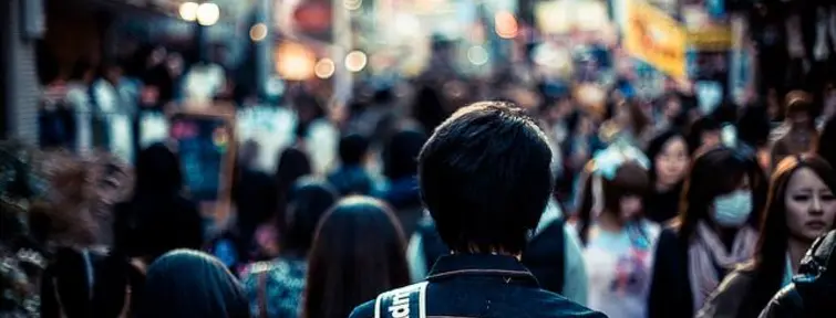 Une rue animée au Japon