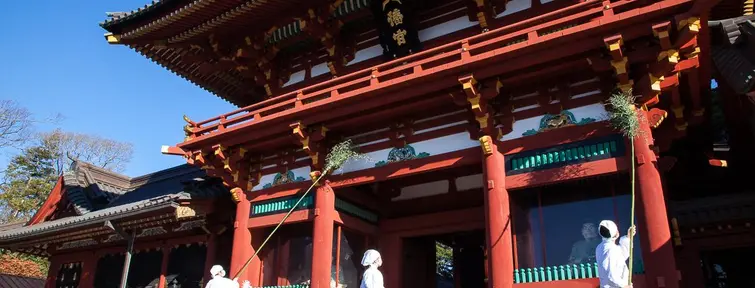 Susurrerai, le grand nettoyage au sanctuaire Hachiman-gu de Kamakura Susurrerai, le grand nettoyage au sanctuaire Hachiman-gu de Kamakura