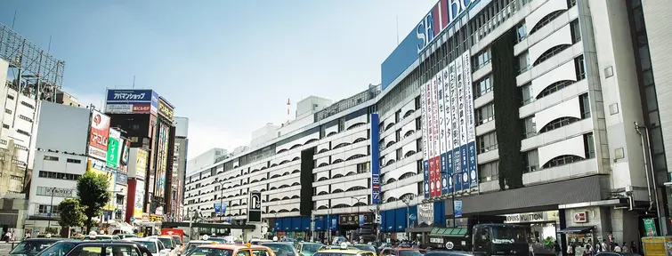 La sortie Est de la gare d'Ikebukuro à Tokyo La sortie Est de la gare d'Ikebukuro à Tokyo