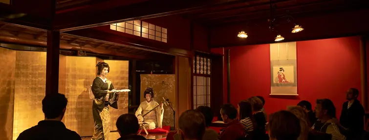 Un spectacle traditionnel de geishas Un spectacle traditionnel de geishas