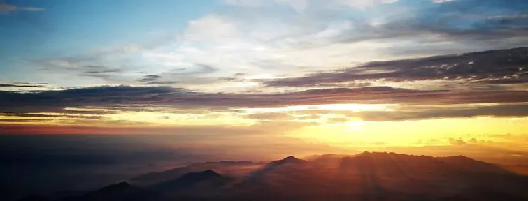 Lever de soleil au sommet du Mont Fuji