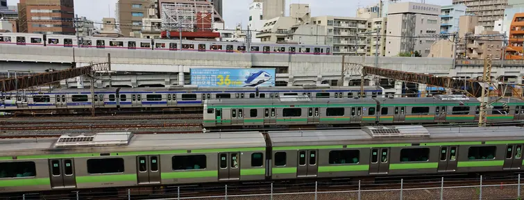 Les trains à Nippori