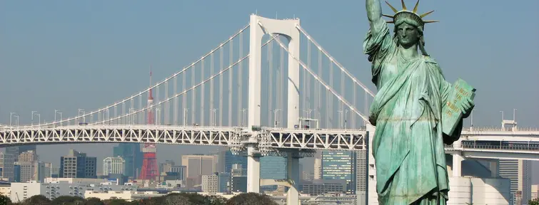 The Statue of Liberty of Odaiba and the Rainbow Bridge