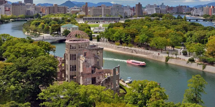 Vue sur le Dôme du parc du mémorial de la paix, à Hiroshima.