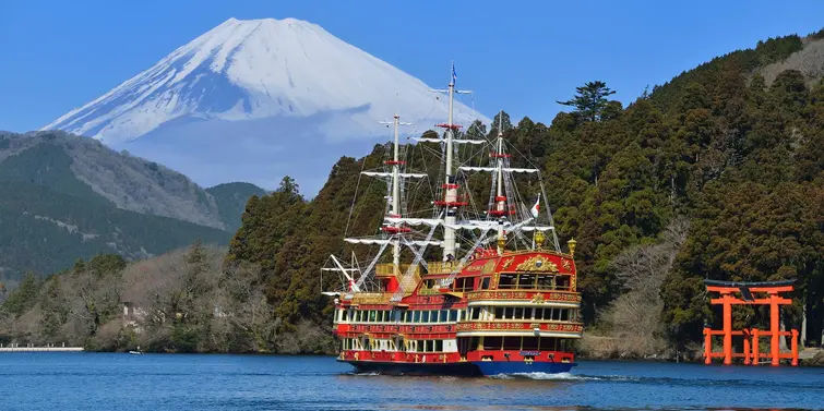  Lac Ashi avec son bateau pirate et le mont Fuji