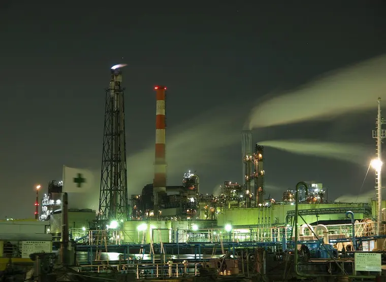 The Kawasaki industrial site at night | Japan Experience